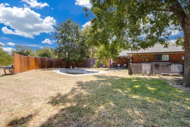 3211 Bluegrass Drive, Midlothian, TX 76065
