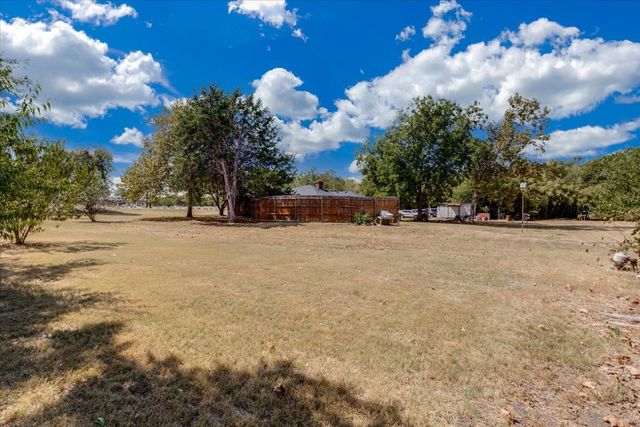 3211 Bluegrass Drive, Midlothian, TX 76065