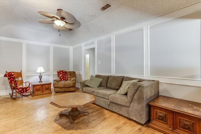 3211 Bluegrass Drive, Midlothian, TX 76065