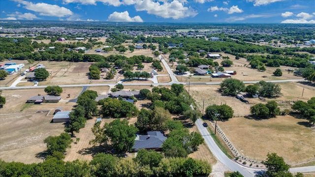 3211 Bluegrass Drive, Midlothian, TX 76065