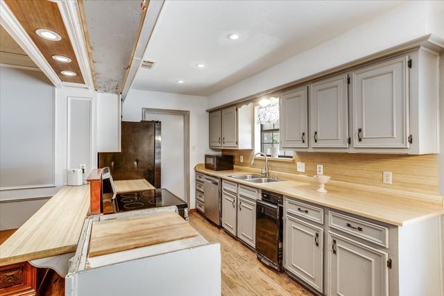 3211 Bluegrass Drive, Midlothian, TX 76065