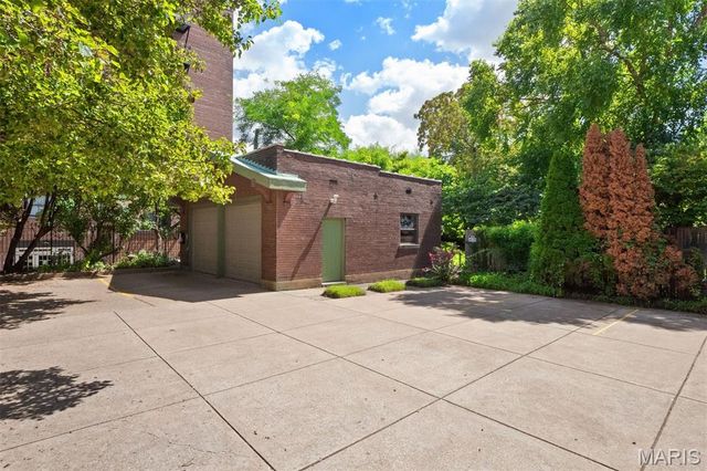 3500 Russell Boulevard, St Louis, MO 63104