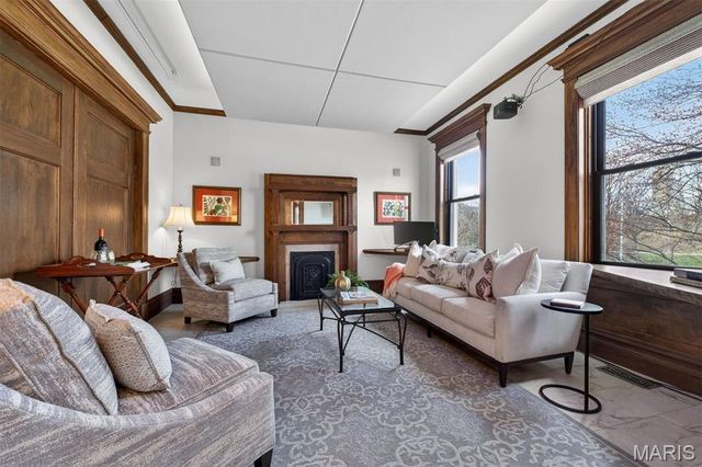 3500 Russell Boulevard, St Louis, MO 63104