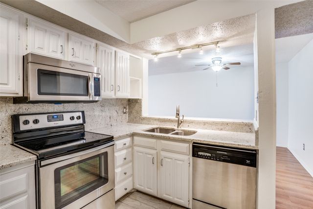 7640 W Greenway Boulevard 6B, Dallas, TX 75209