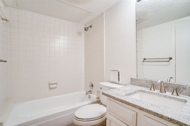 7640 W Greenway Boulevard 6B, Dallas, TX 75209