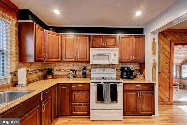 28 SKYE DR, Lake Harmony, PA 18624