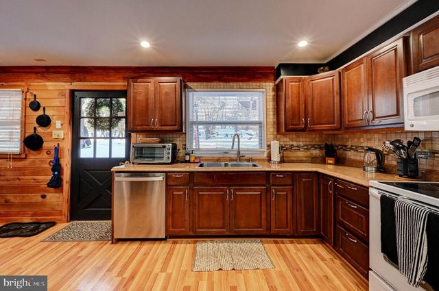 28 SKYE DR, Lake Harmony, PA 18624