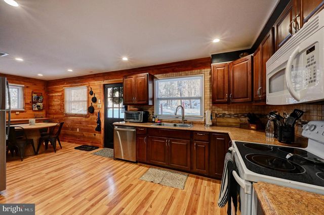 28 SKYE DR, Lake Harmony, PA 18624