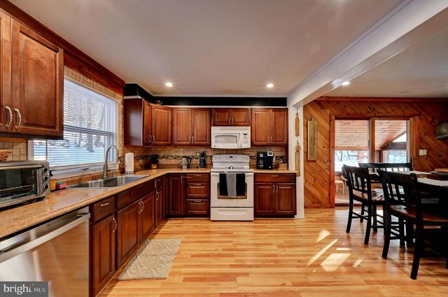 28 SKYE DR, Lake Harmony, PA 18624