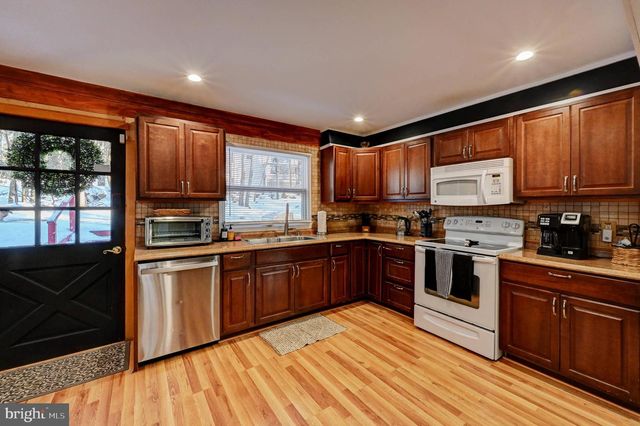 28 SKYE DR, Lake Harmony, PA 18624