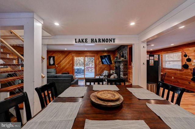 28 SKYE DR, Lake Harmony, PA 18624