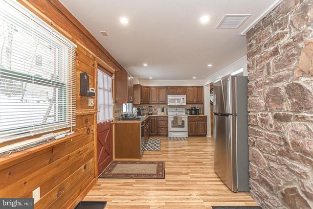 28 SKYE DR, Lake Harmony, PA 18624