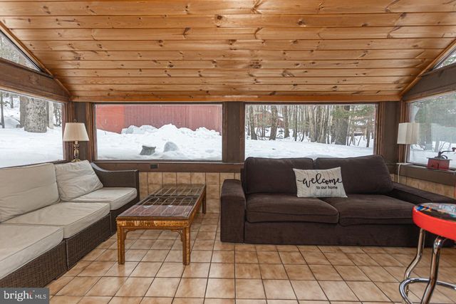 28 SKYE DR, Lake Harmony, PA 18624