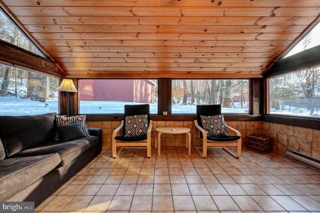 28 SKYE DR, Lake Harmony, PA 18624