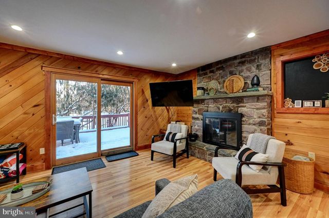 28 SKYE DR, Lake Harmony, PA 18624