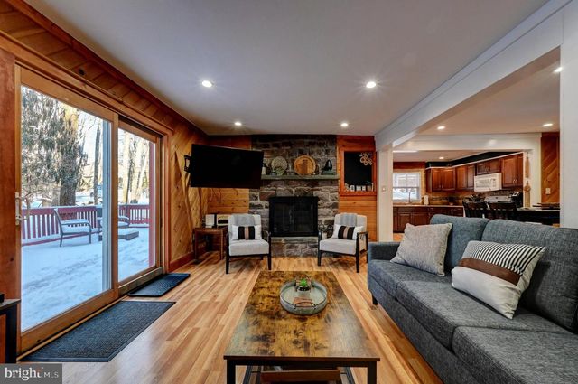 28 SKYE DR, Lake Harmony, PA 18624