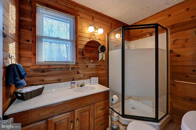 28 SKYE DR, Lake Harmony, PA 18624