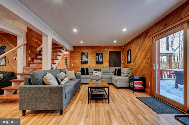 28 SKYE DR, Lake Harmony, PA 18624