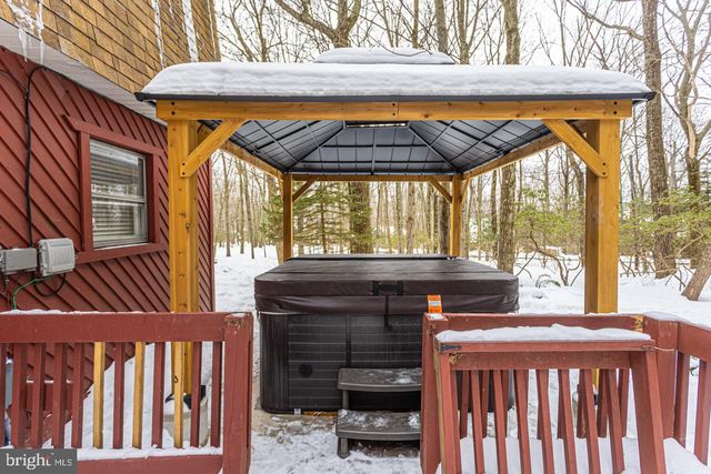 28 SKYE DR, Lake Harmony, PA 18624