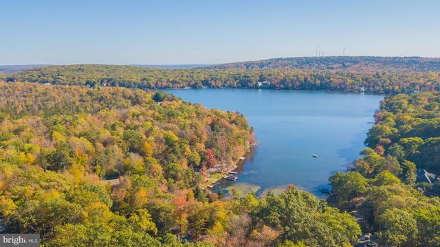 28 SKYE DR, Lake Harmony, PA 18624