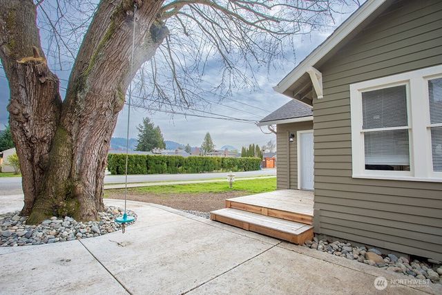 6220 Parker Road E, Sumner, WA 98390