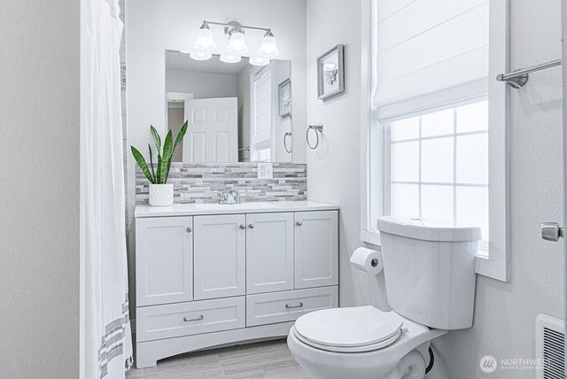 6220 Parker Road E, Sumner, WA 98390