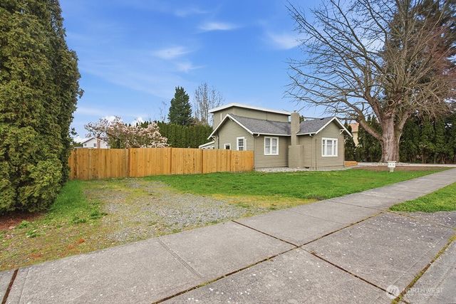 6220 Parker Road E, Sumner, WA 98390
