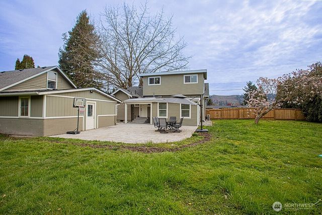 6220 Parker Road E, Sumner, WA 98390