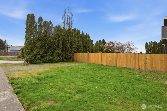 6220 Parker Road E, Sumner, WA 98390