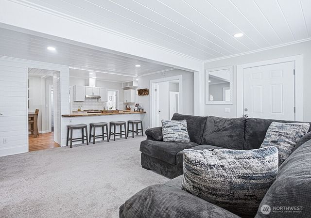 6220 Parker Road E, Sumner, WA 98390