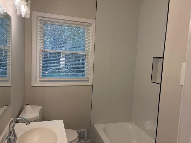 1990 S Columbia Place, Decatur, GA 30032