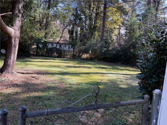 1990 S Columbia Place, Decatur, GA 30032