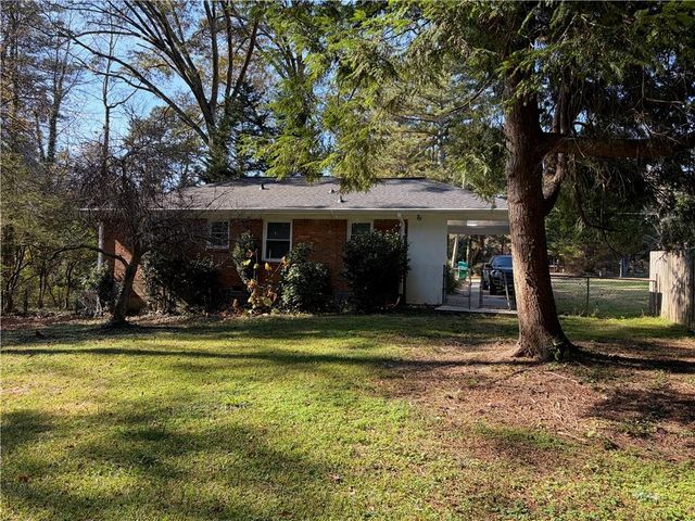 1990 S Columbia Place, Decatur, GA 30032