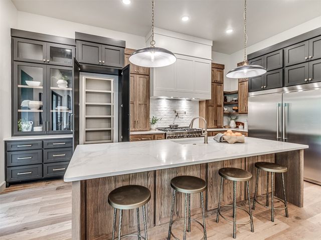 400 Old Creek Road, Edmond, OK 73034