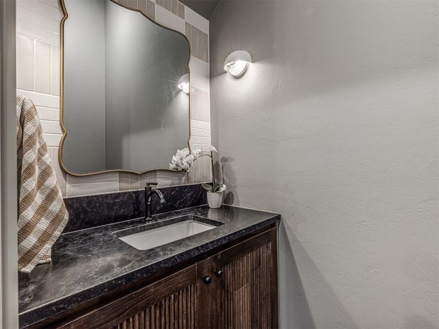 400 Old Creek Road, Edmond, OK 73034