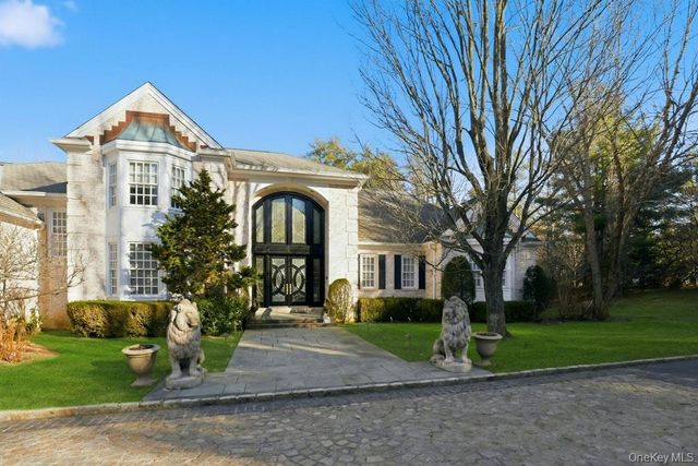 1 Beech Tree Lane, Brookville, NY 11545