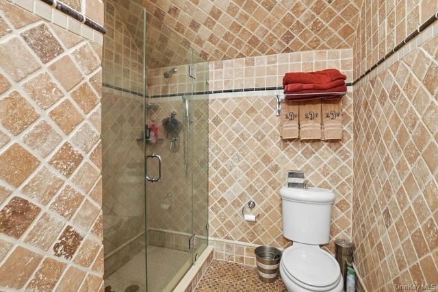 1 Beech Tree Lane, Brookville, NY 11545