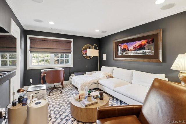 1 Beech Tree Lane, Brookville, NY 11545