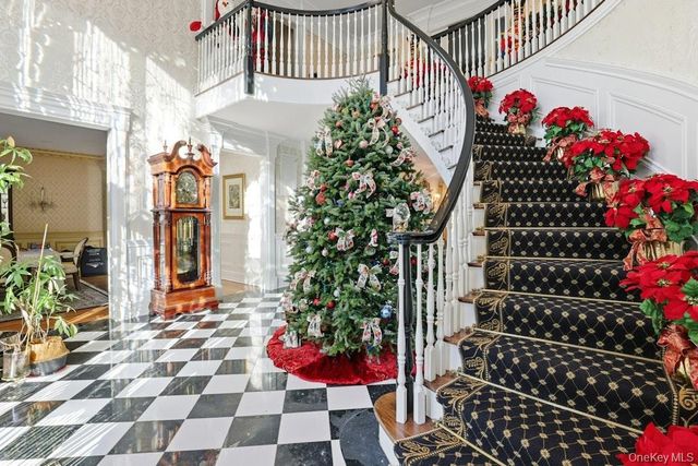 1 Beech Tree Lane, Brookville, NY 11545