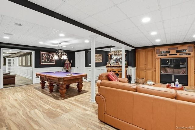 1 Beech Tree Lane, Brookville, NY 11545