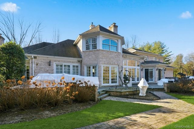 1 Beech Tree Lane, Brookville, NY 11545