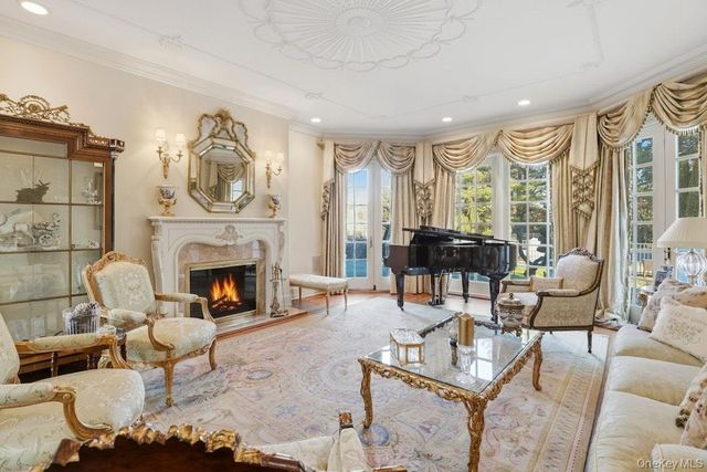 1 Beech Tree Lane, Brookville, NY 11545