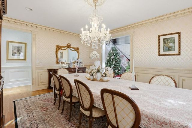 1 Beech Tree Lane, Brookville, NY 11545