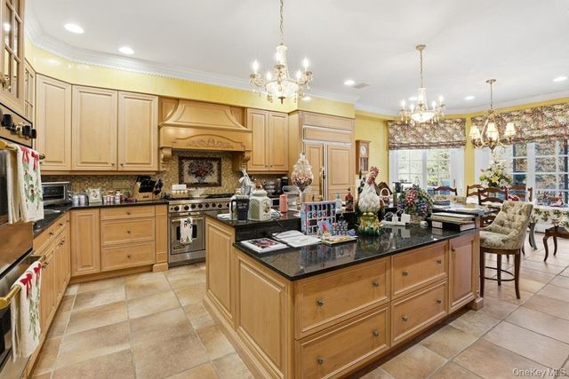 1 Beech Tree Lane, Brookville, NY 11545