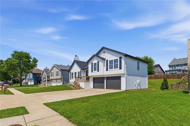 7411 N Mckinley Avenue, Kansas City, MO 64158