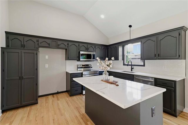 7411 N Mckinley Avenue, Kansas City, MO 64158