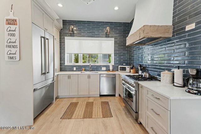 427 N 6TH Street, Jacksonville Beach, FL 32250