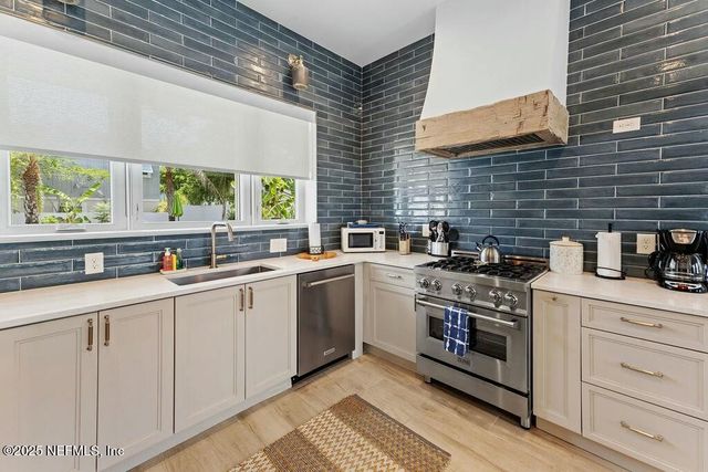 427 N 6TH Street, Jacksonville Beach, FL 32250