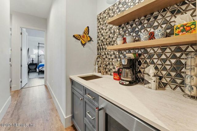 427 N 6TH Street, Jacksonville Beach, FL 32250