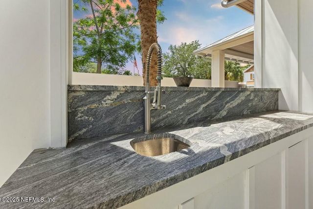 427 N 6TH Street, Jacksonville Beach, FL 32250